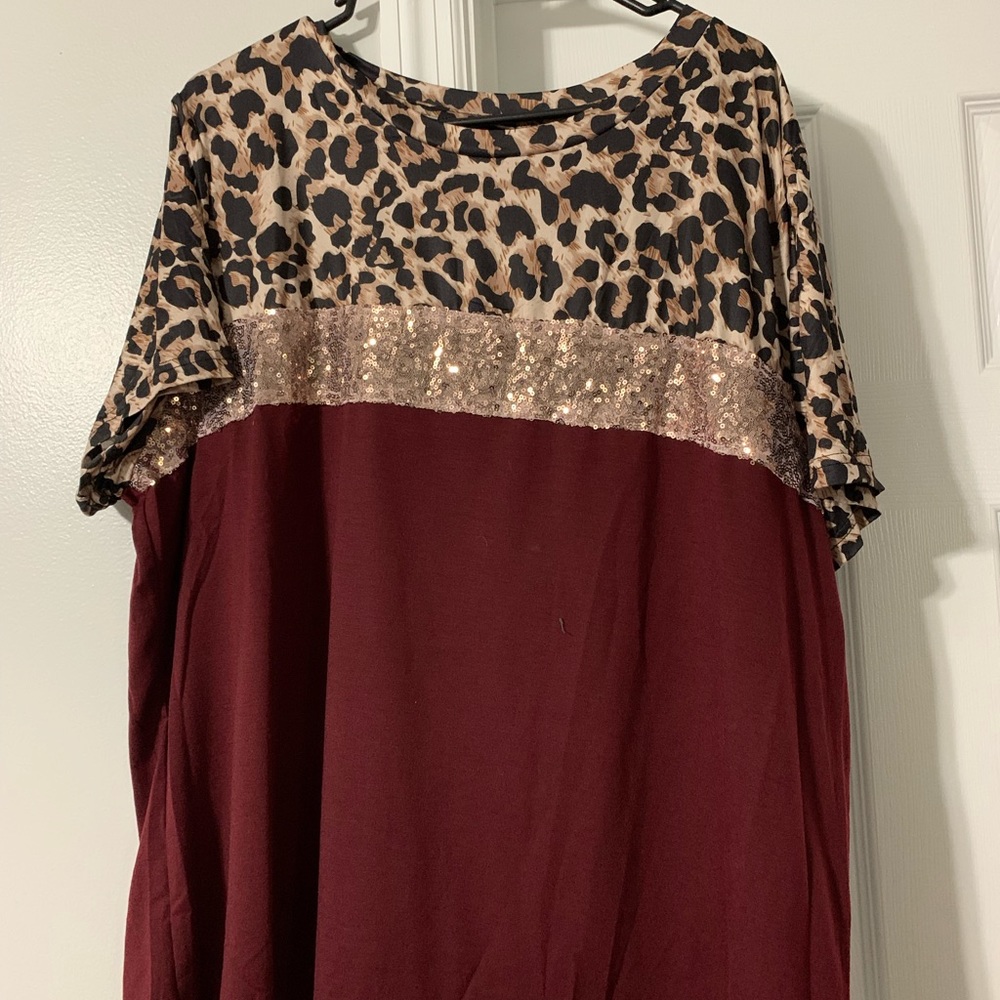 4xl Shein curve shirt with beautiful gold accents.